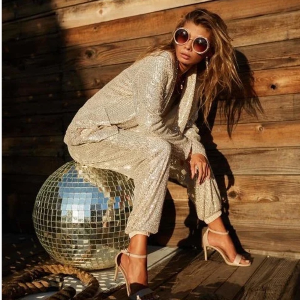 *RESTOCKED* Bottoms Up Champagne Sequin Blazer - Picture 3 of 7